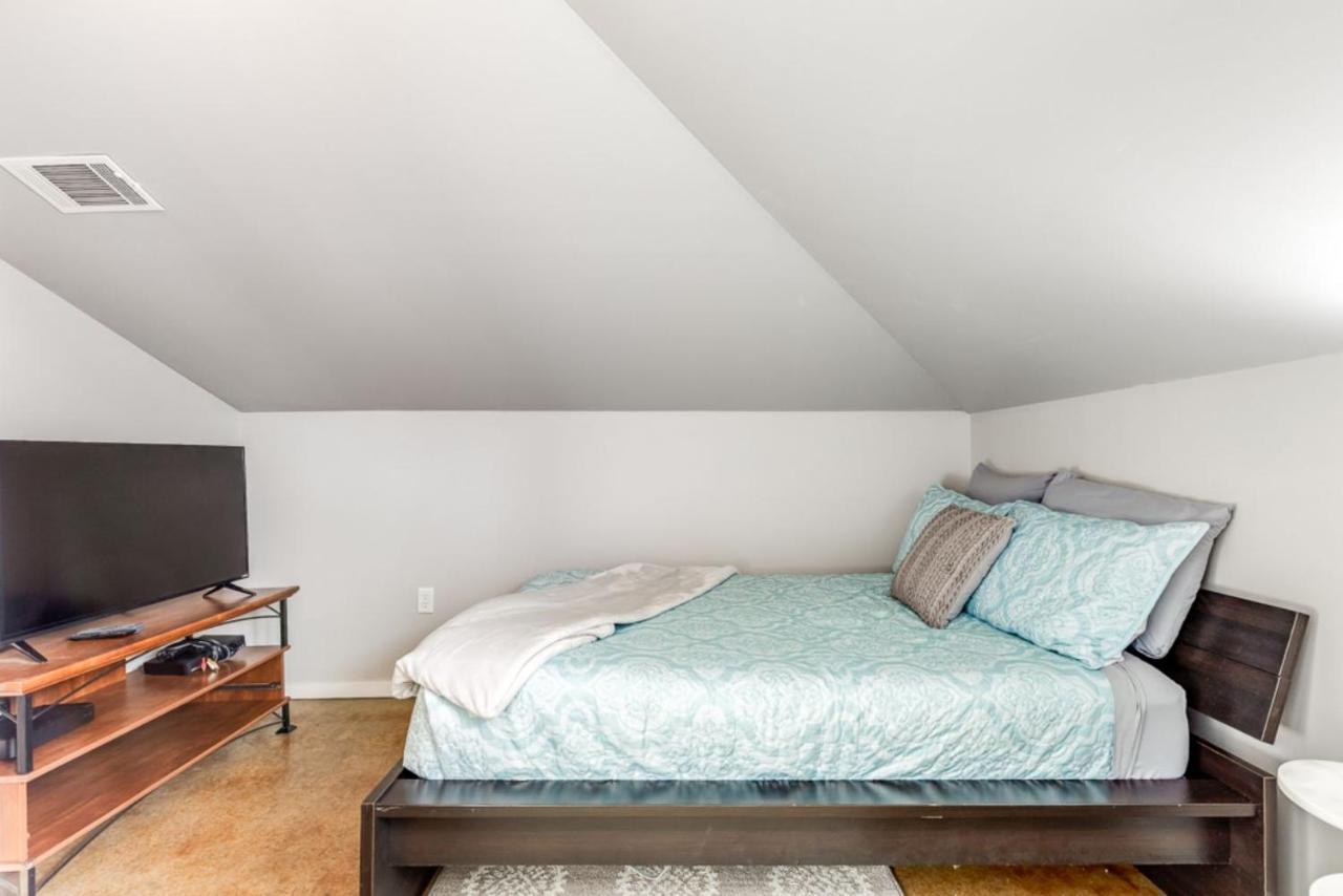 Walk Score 90!!-Historic Downtown District-2 Blocks To Famous Forsyth Park- Huge Private Patio-Private Parking Савана Екстериор снимка