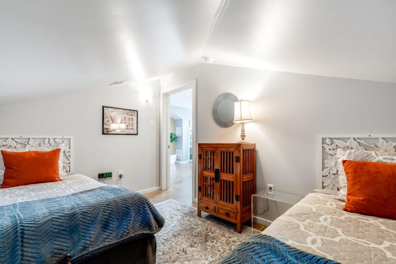 Walk Score 90!!-Historic Downtown District-2 Blocks To Famous Forsyth Park- Huge Private Patio-Private Parking Савана Екстериор снимка