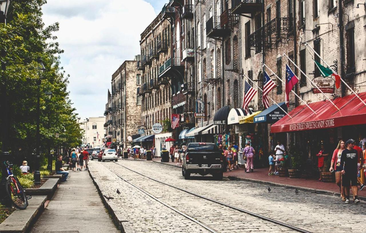 Walk Score 90!!-Historic Downtown District-2 Blocks To Famous Forsyth Park- Huge Private Patio-Private Parking Савана Екстериор снимка
